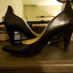 Black Leather Pumps, good for work/interviews